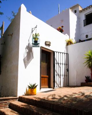 The Studio Under The Wall, a colourful, small and unique one bedroom studio in Comares