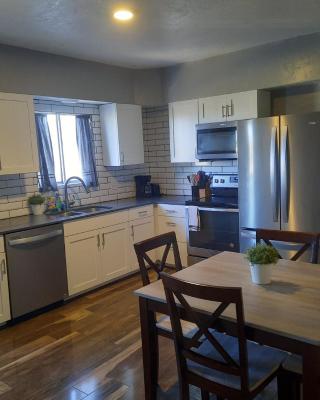 Downtown Bungalow- 2 bedroom