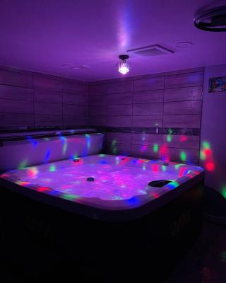 Adults Only vacation rental with Hot tub- NO PARTIES