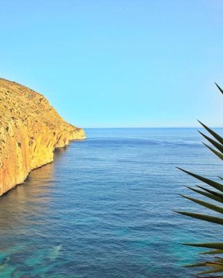 Pueblo Mascarat con vista al mar