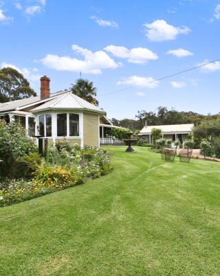 Clovelly Cottage