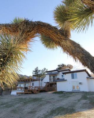 Joshua Tree’s Highland Hideaway Compound