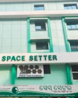HOTEL SPACE SETTER