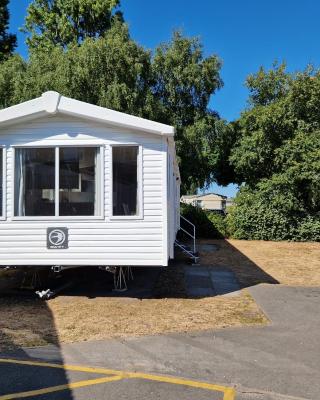 Beautiful 3-Bed Caravan at Rockley Park Poole