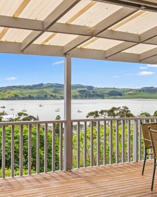 Bay Vista Views - Raglan Holiday Home