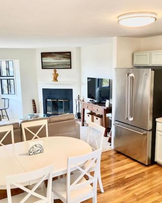 Modern & Cozy Gem ~ Walk to the Beach ~ Queen Beds