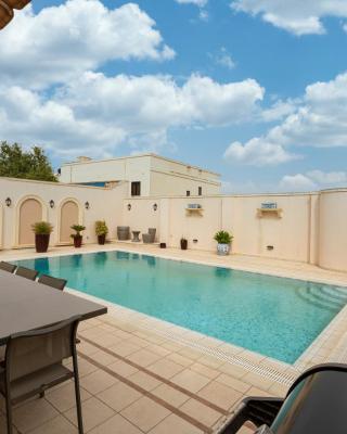 LUX VILLA with amazing BBQ, Pool Area & WIFI by 360 Estates