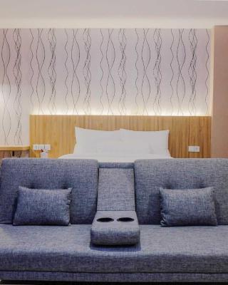Front One Hotel Sragen