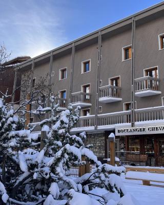 Everest Hotel