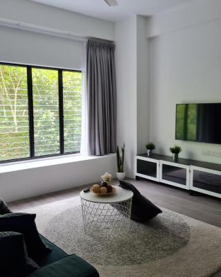 4-7 Pax Genting View Resort Kempas Residence -Free Wifi, Netflix And Free Parking