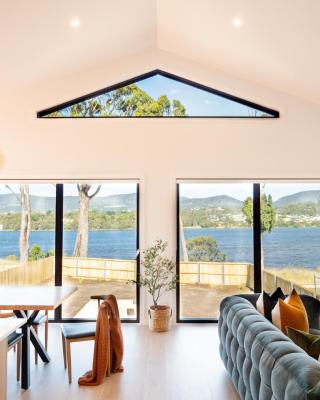 Luxurious Waterfront home in the North of Hobart