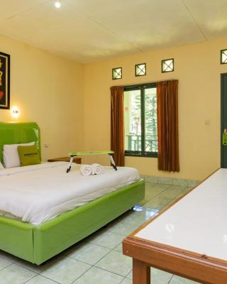 Urbanview Hotel Griya Astoeti 2 Cisarua Puncak
