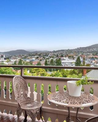 Historic Home close to CBD 3Brm with views