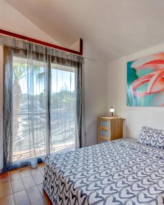 3 bedrooms Townhouse Lively area close to a beach