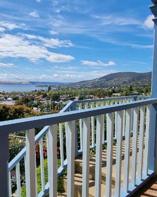 Hill House Hobart - Charming home, stunning views close to city