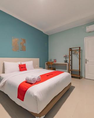 RedDoorz Plus near Surapati Core