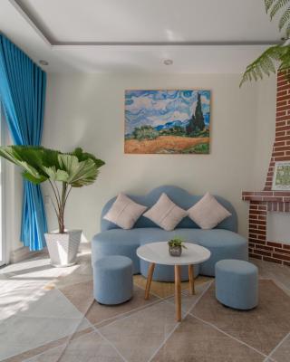 Blue House Nguyên Căn Ngay Trung Tâm Có Máy Lạnh