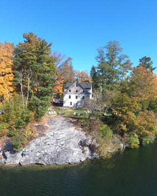 Lakehouse Inn