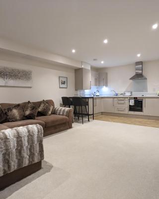 Stunning 2-Bed Apartment in Stevenage, Sleeps 5 with free Private Parking