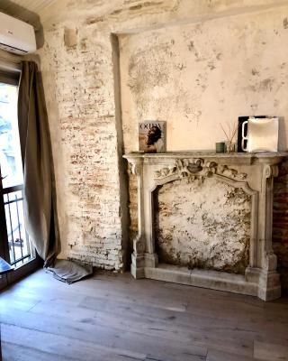 Charming and Design Attic Loft Central Milan in coolest area Navigli Ticinese