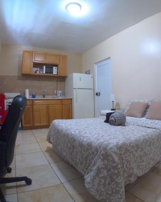 Apartament In Town Ponce- Free Wifi & Ac