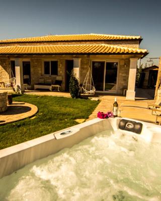 Villa Estia - private jacuzzi next to the beach