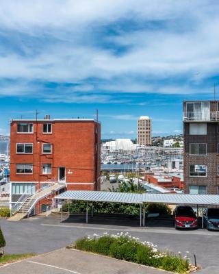 King Bed, Water Views, Private Parking, Courtyard Living in the Heart of Sandy Bay
