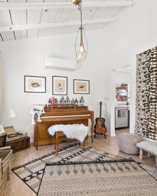 The Desert Nomad Retreat in Joshua Tree Village