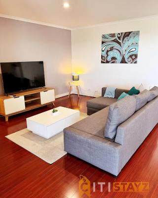 Spacious 1bd Penthouse - Close to ANU