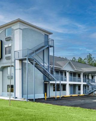 Super 8 by Wyndham Moss Point