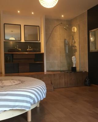 Chambre paisible avec vue sur la montagne