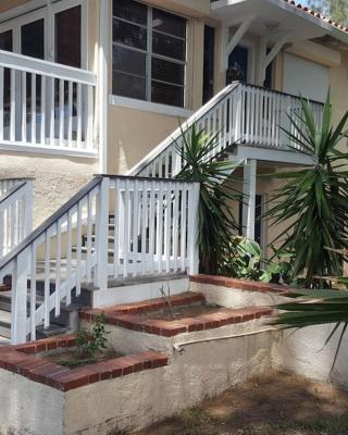 Spacious Beach House Unit,Beautifully Furnished 2 Bed 2Bath./2Min.Walk To Beach