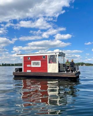 Hausfloßvermietung auf der Peene am Kummerower See in Mecklenburg Vorpommern