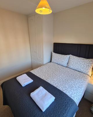 2 Cosy Bedrooms in a 3 Bed Home