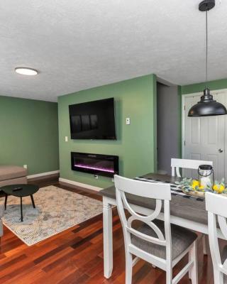 *NEW* Beautiful 3 floor Townhome with Sauna