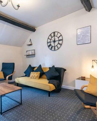 Characterful 2 bedroom apartment - Central location