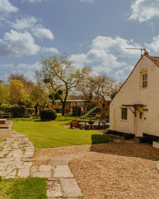 Little England Retreats - Cottage, Yurt and Shepherd Huts