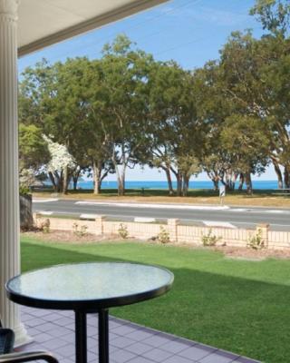 Large family waterfront home with room for a boat - Welsby Pde, Bongaree