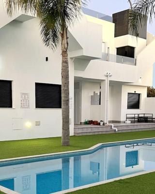 Modern Apartment including pool