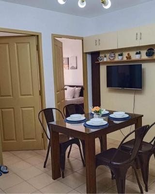 One Spatial Two Bedroom Condominium Unit with Pool and Gym free Netflix and wifi