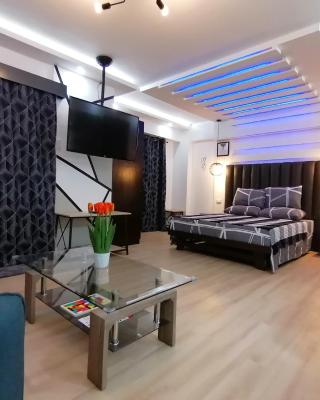Condo Azur Suites E507 near Airport, Netflix, Stylish, Cozy with swimming pool