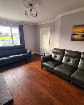 Bundoran Seaside Stays House - WiFi, large spacious home