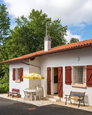 Basque style house 15 min from Bidart beaches