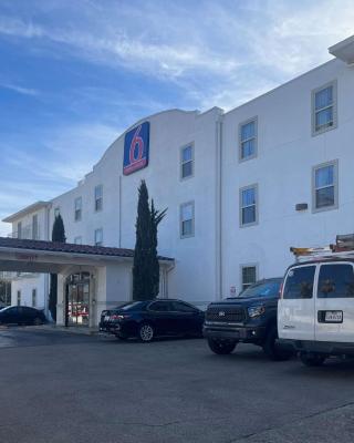 Motel 6 Dallas TX Downtown