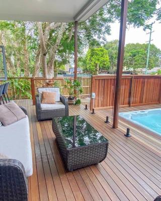 Beach House with spa among the trees Coolum Beach