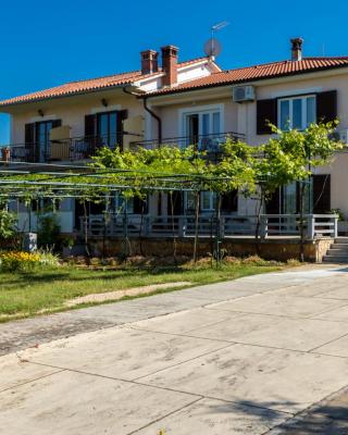 Apartments and Rooms Kod Keti