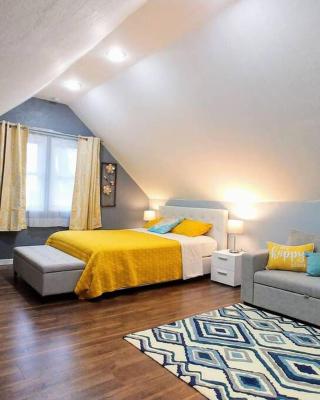 The House Hotels - Stickney Loft - Charming Third Floor Hideaway!