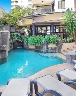 2 Bedroom Central Mooloolaba Resort with Pool, Spa, Mini Golf