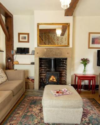 Characterful 2 bed cottage in excellent location