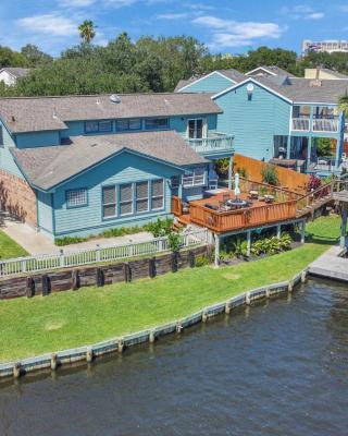 Beauty on the Water! Lake House near the beaches!